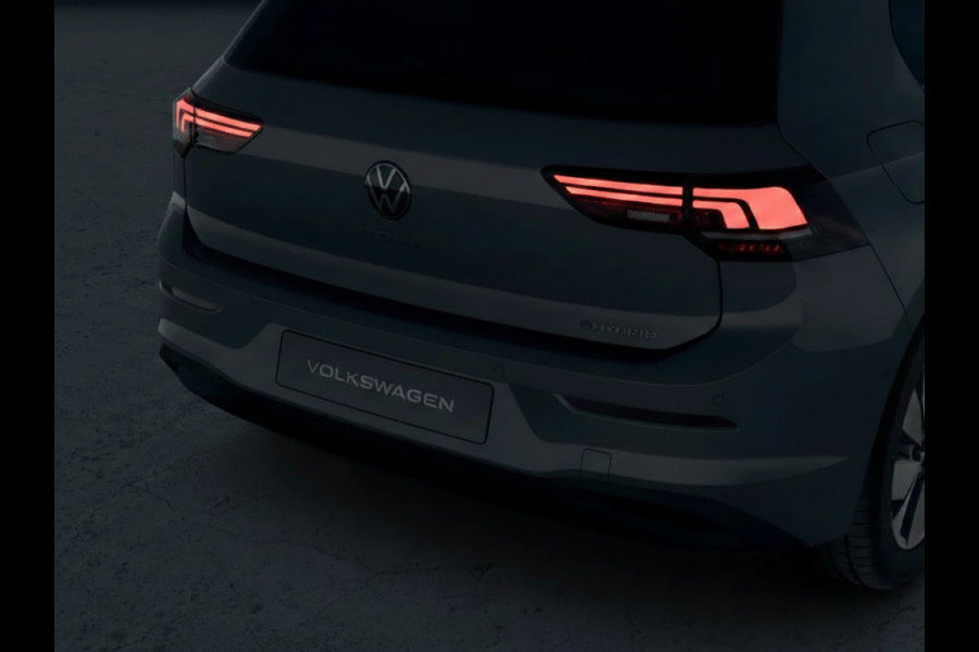 Volkswagen Golf Life Edition 1.5 eHybrid 204 PK | 17 "LM velgen | Stoel & Stuurverwarming | Camera |
