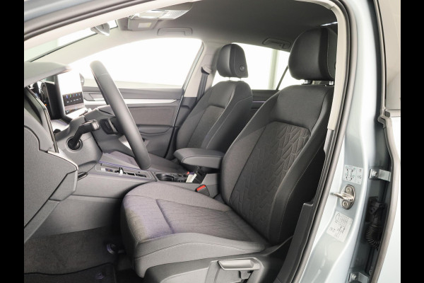 Volkswagen Golf Life Edition 1.5 eHybrid 204 PK | 17 "LM velgen | Stoel & Stuurverwarming | Camera |