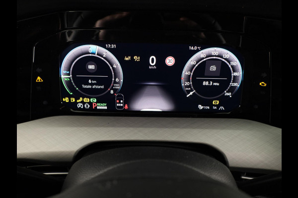 Volkswagen Golf Life Edition 1.5 eHybrid 204 PK | 17 "LM velgen | Stoel & Stuurverwarming | Camera |