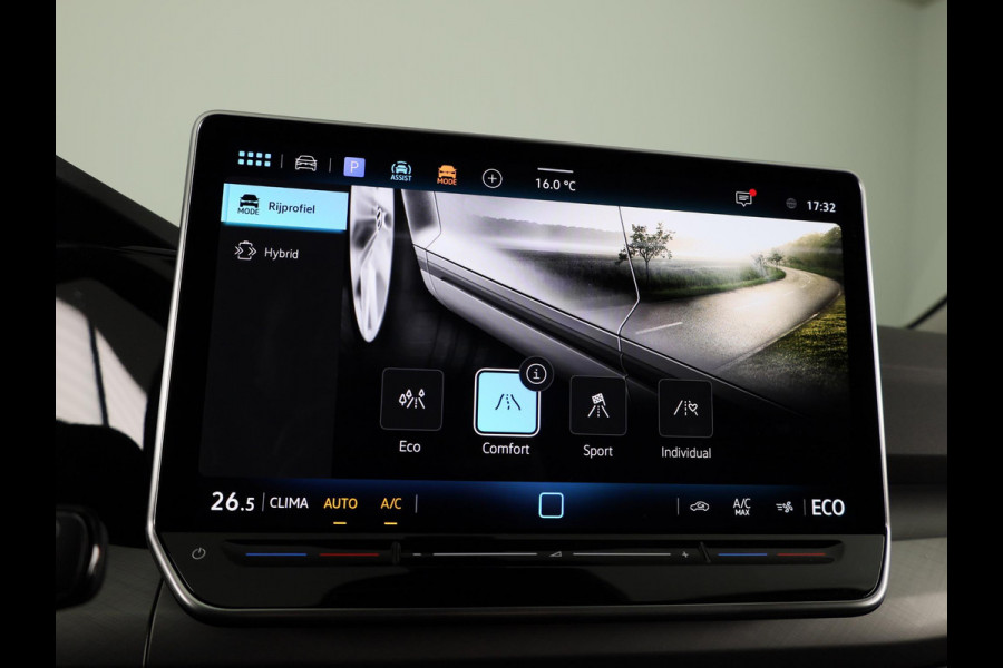 Volkswagen Golf Life Edition 1.5 eHybrid 204 PK | 17 "LM velgen | Stoel & Stuurverwarming | Camera |