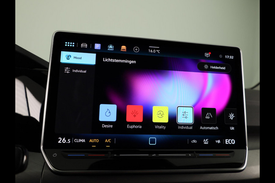 Volkswagen Golf Life Edition 1.5 eHybrid 204 PK | 17 "LM velgen | Stoel & Stuurverwarming | Camera |