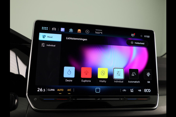 Volkswagen Golf Life Edition 1.5 eHybrid 204 PK | 17 "LM velgen | Stoel & Stuurverwarming | Camera |