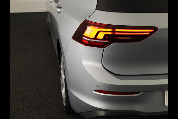 Volkswagen Golf Life Edition 1.5 eHybrid 204 PK | 17 "LM velgen | Stoel & Stuurverwarming | Camera |