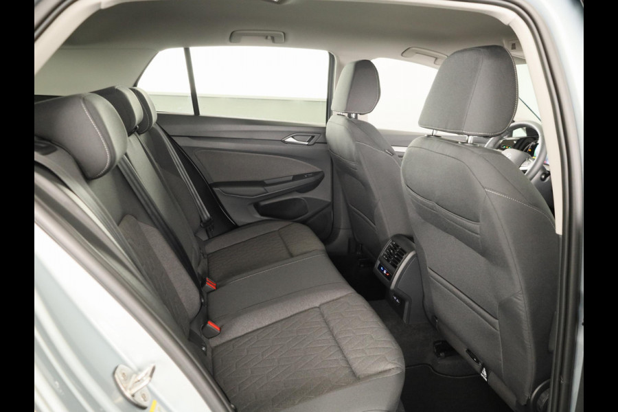Volkswagen Golf Life Edition 1.5 eHybrid 204 PK | 17 "LM velgen | Stoel & Stuurverwarming | Camera |