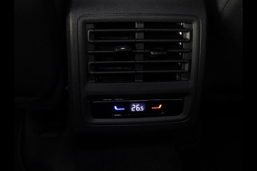 Volkswagen Golf Life Edition 1.5 eHybrid 204 PK | 17 "LM velgen | Stoel & Stuurverwarming | Camera |