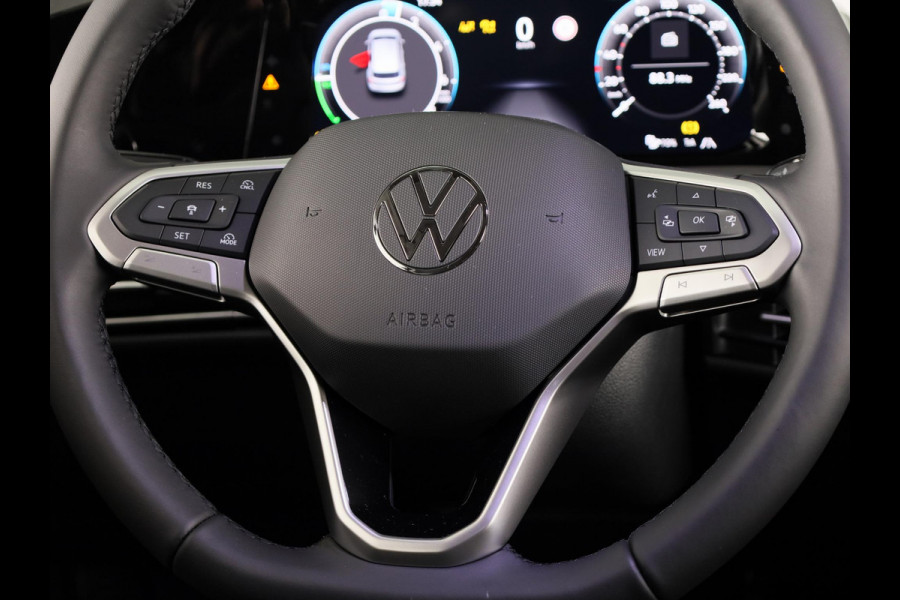 Volkswagen Golf Life Edition 1.5 eHybrid 204 PK | 17 "LM velgen | Stoel & Stuurverwarming | Camera |