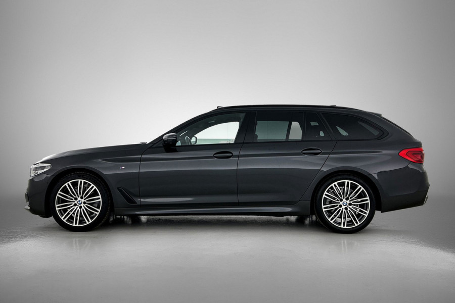 BMW 5 Serie Touring 520i M-SPORT High Executive VOL(Dealer OnderH, Panorama, StoelV+Koel, Trekhaak, 360 Camera, Lane Assist, Etc)