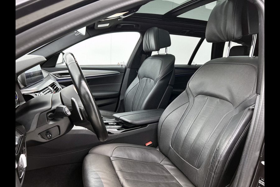 BMW 5 Serie Touring 520i M-SPORT High Executive VOL(Dealer OnderH, Panorama, StoelV+Koel, Trekhaak, 360 Camera, Lane Assist, Etc)