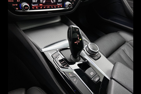 BMW 5 Serie Touring 520i M-SPORT High Executive VOL(Dealer OnderH, Panorama, StoelV+Koel, Trekhaak, 360 Camera, Lane Assist, Etc)