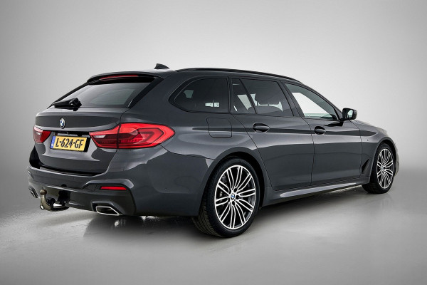 BMW 5 Serie Touring 520i M-SPORT High Executive VOL(Dealer OnderH, Panorama, StoelV+Koel, Trekhaak, 360 Camera, Lane Assist, Etc)