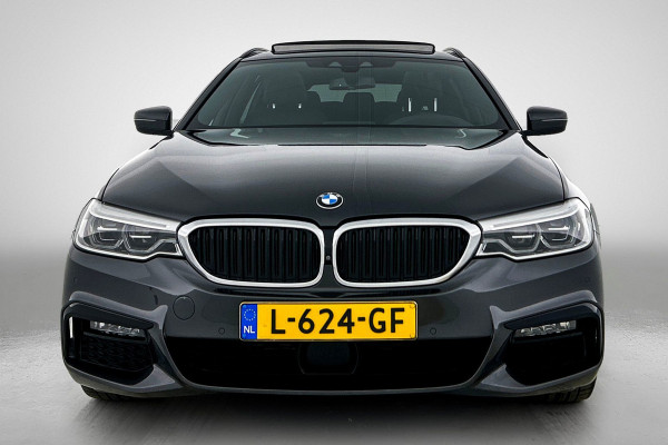 BMW 5 Serie Touring 520i M-SPORT High Executive VOL(Dealer OnderH, Panorama, StoelV+Koel, Trekhaak, 360 Camera, Lane Assist, Etc)