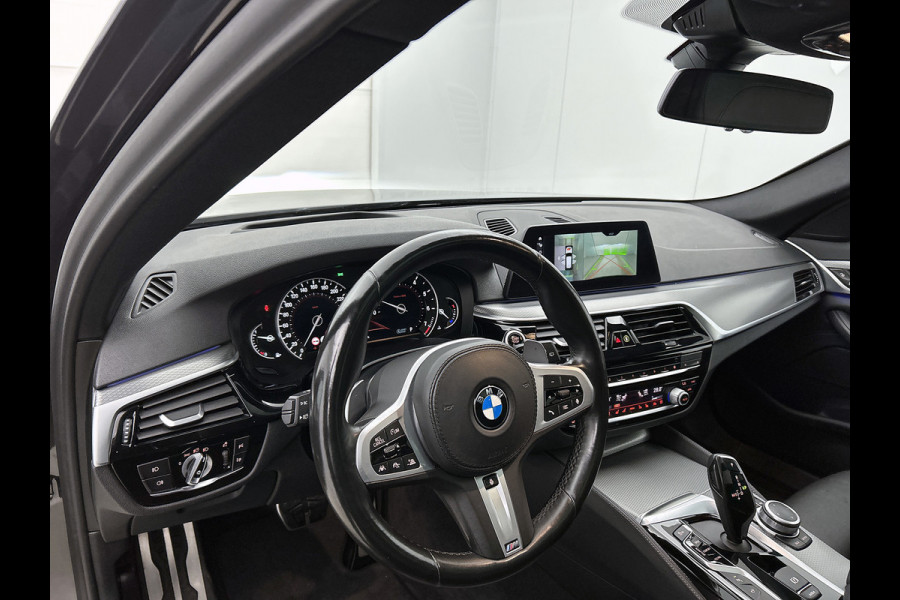 BMW 5 Serie Touring 520i M-SPORT High Executive VOL(Dealer OnderH, Panorama, StoelV+Koel, Trekhaak, 360 Camera, Lane Assist, Etc)