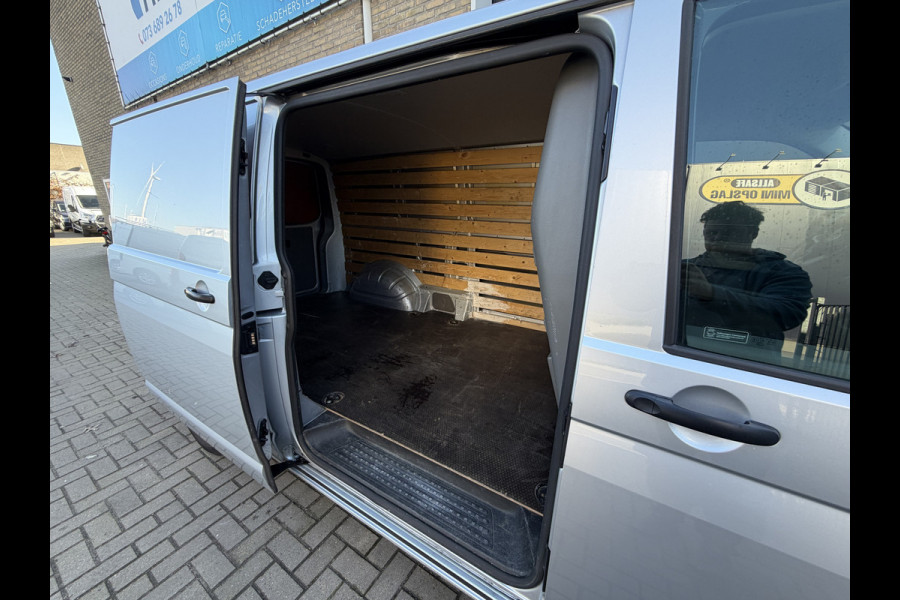 Volkswagen Transporter 2.0 TDI 150PK Euro 6 L2H1 CarPlay/cruise control/trekhaak/camera