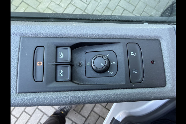 Volkswagen Transporter 2.0 TDI 150PK Euro 6 L2H1 CarPlay/cruise control/trekhaak/camera