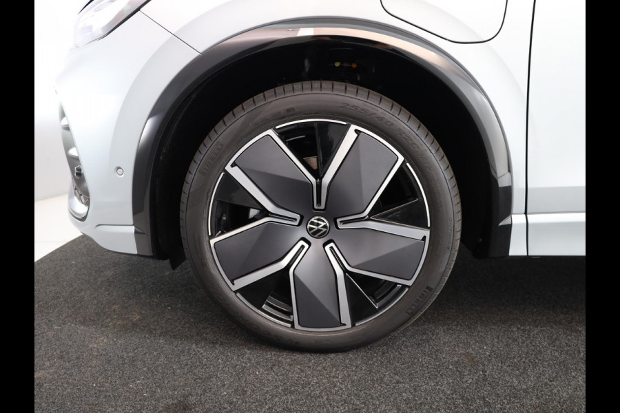 Volkswagen Tiguan R-Line-Edition 1.5 eHybrid 272 pk DSG | 20" LM | Stoel & stuurverwarming | 360 graden camera | IQ.Light |