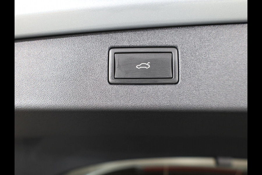 Volkswagen Tiguan R-Line-Edition 1.5 eHybrid 272 pk DSG | 20" LM | Stoel & stuurverwarming | 360 graden camera | IQ.Light |