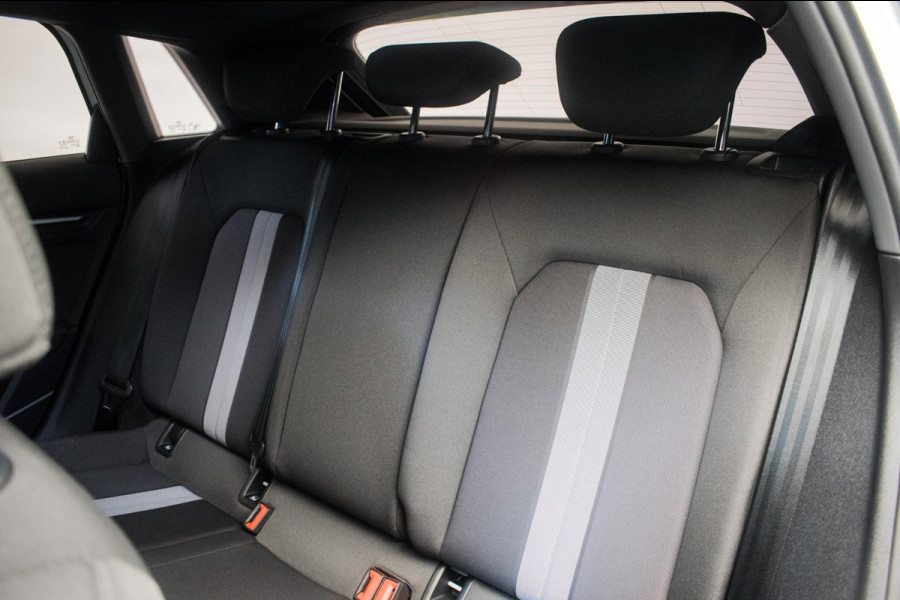 Audi A3 Sportback 30 TFSI Pro Line S ORG NL [ LED Virtual Carplay 18 Inch S Edition Velgen Parkeersensoren ]