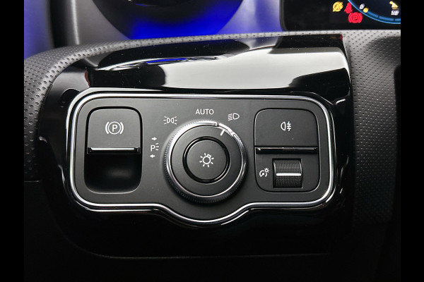 Mercedes-Benz CLA-Klasse 180 Business Solution AMG(NL auto, Dealer ondH, SfeerV, Navi, StoelV, Camera, Carplay, Lane Assit, Etc)