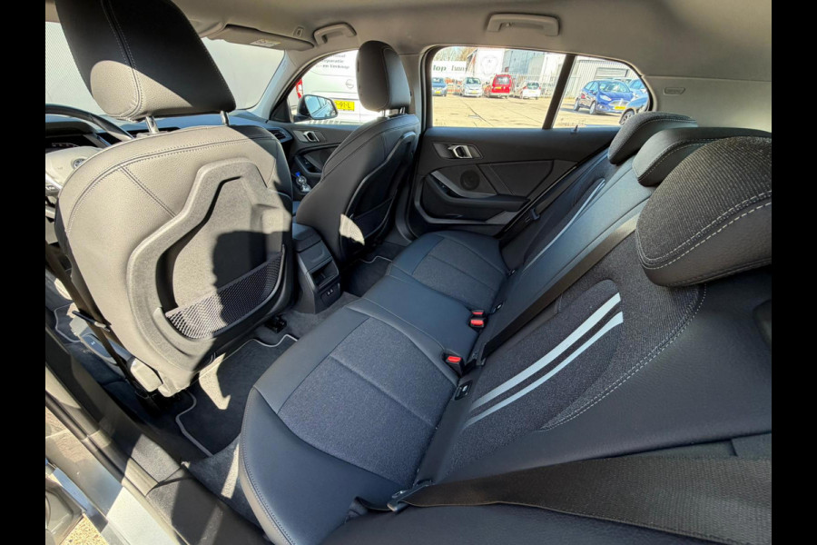 BMW 1-serie 116i / camera / carplay / navigatie skyscraper