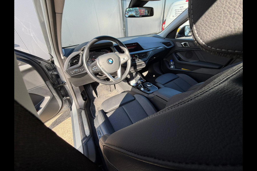 BMW 1-serie 116i / camera / carplay / navigatie skyscraper