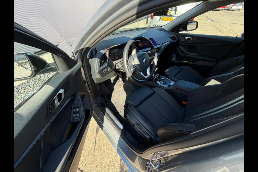 BMW 1-serie 116i / camera / carplay / navigatie skyscraper