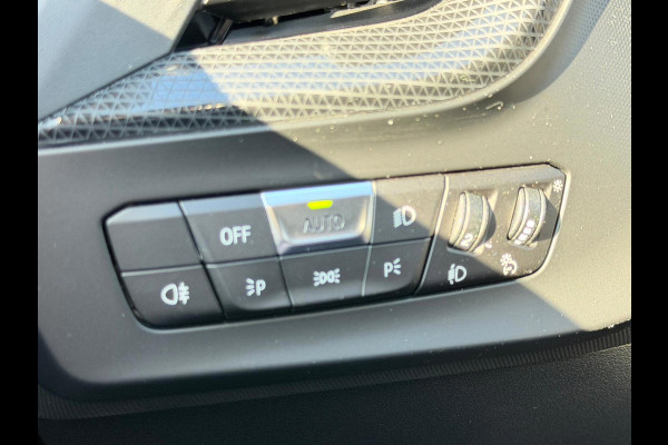 BMW 1-serie 116i / camera / carplay / navigatie skyscraper