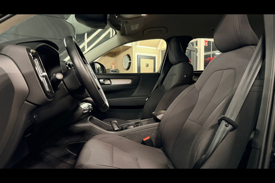 Volvo XC40 1.5 T4 Recharge | Trekhaak| Dodehoek |ACC | Carplay | Elektrische kofferklep| Camera achter