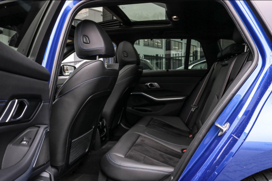 BMW 3 Serie Touring 330e | M-Sport Pro | Pano | 2 jaar garantie | ACC | LCI | Black Edition | Sfeerverlichting | Driving Assistant