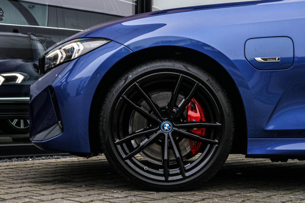 BMW 3 Serie Touring 330e | M-Sport Pro | Pano | 2 jaar garantie | ACC | LCI | Black Edition | Sfeerverlichting | Driving Assistant