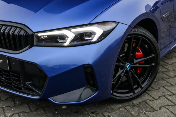 BMW 3 Serie Touring 330e | M-Sport Pro | Pano | 2 jaar garantie | ACC | LCI | Black Edition | Sfeerverlichting | Driving Assistant