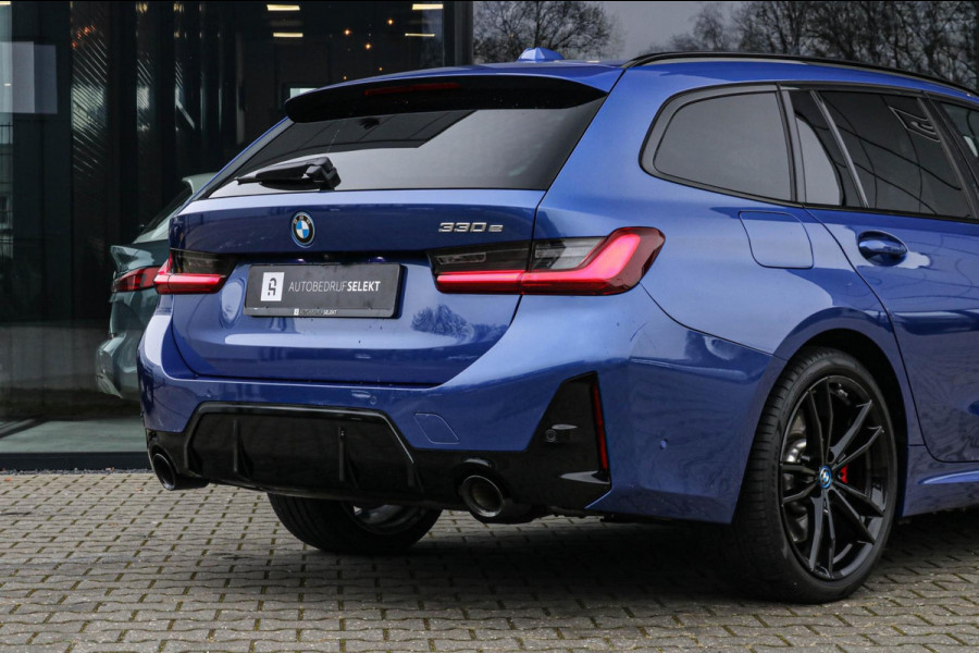 BMW 3 Serie Touring 330e | M-Sport Pro | Pano | 2 jaar garantie | ACC | LCI | Black Edition | Sfeerverlichting | Driving Assistant