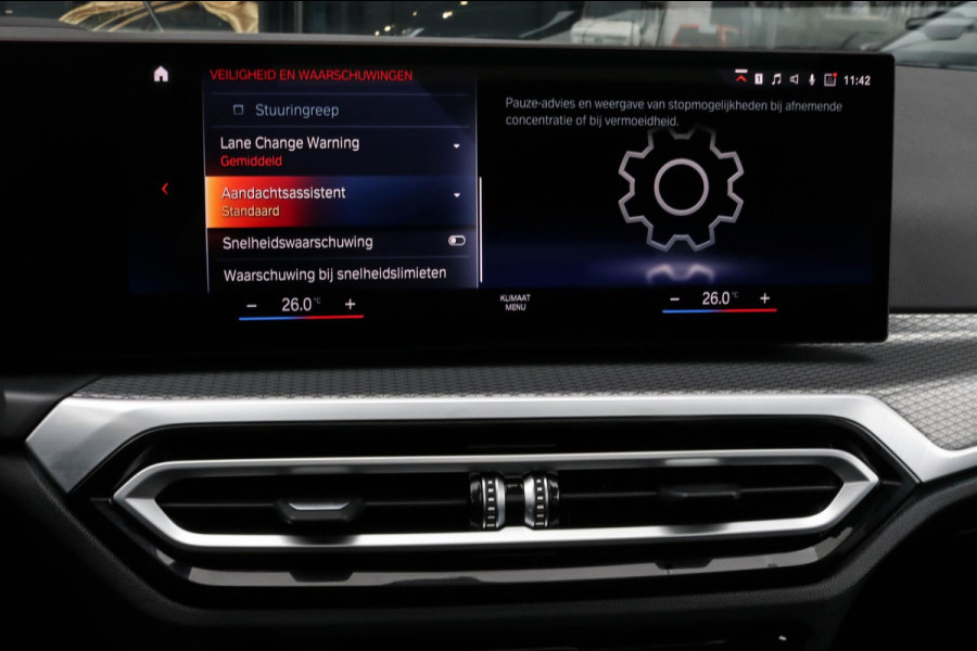 BMW 3 Serie Touring 330e | M-Sport Pro | Pano | 2 jaar garantie | ACC | LCI | Black Edition | Sfeerverlichting | Driving Assistant