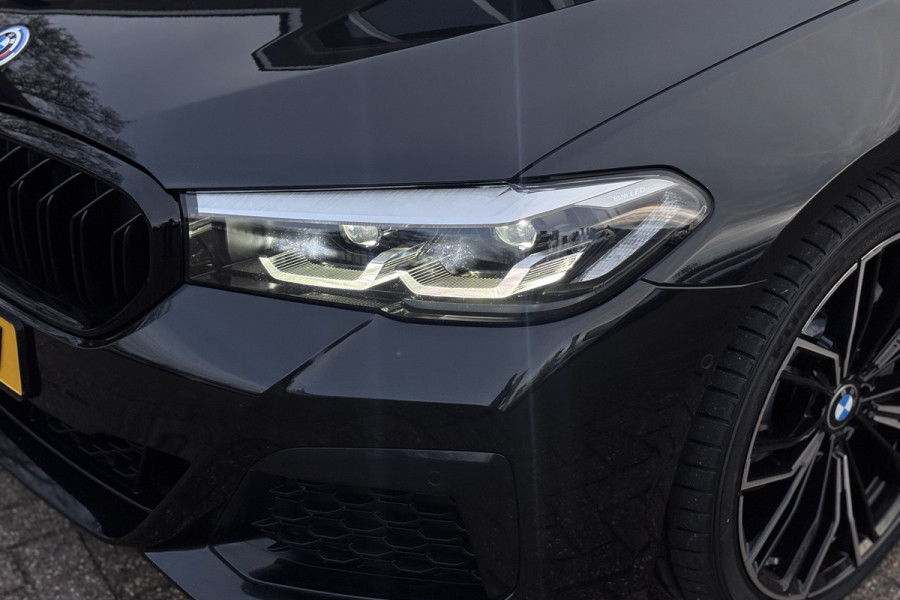 BMW 5 Serie Touring 530i M-Sport | Panodak | Comfortleder | Camera | Head Up | Boxmore Audio | Trekhaak