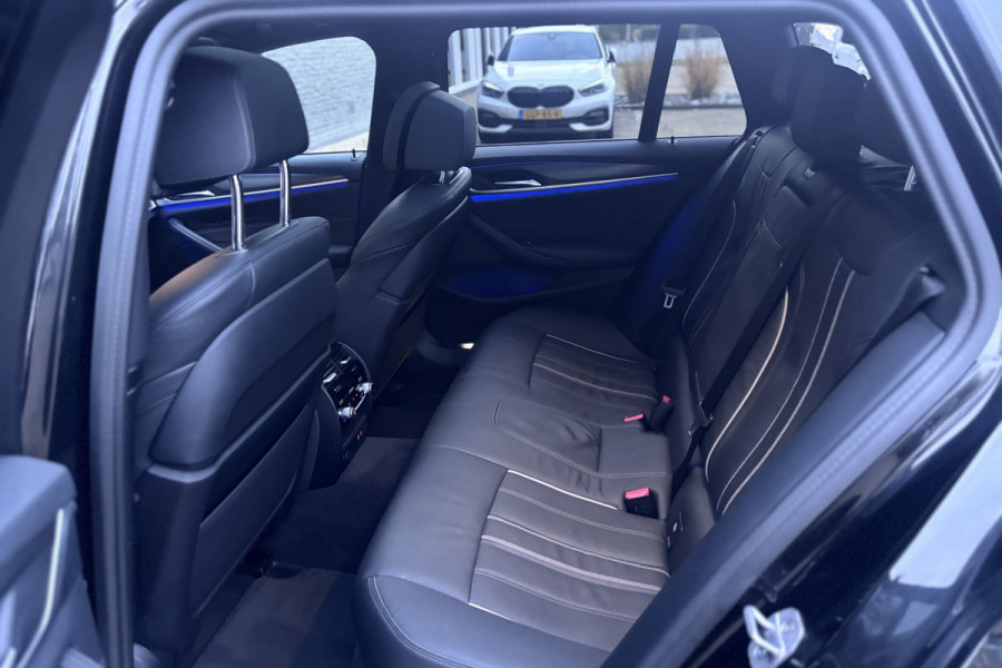BMW 5 Serie Touring 530i M-Sport | Panodak | Comfortleder | Camera | Head Up | Boxmore Audio | Trekhaak