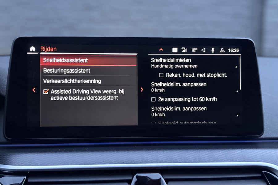 BMW 5 Serie Touring 530i M-Sport | Panodak | Comfortleder | Camera | Head Up | Boxmore Audio | Trekhaak