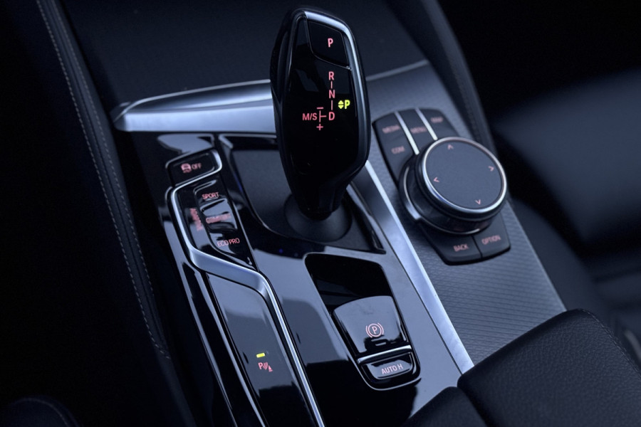 BMW 5 Serie Touring 530i M-Sport | Panodak | Comfortleder | Camera | Head Up | Boxmore Audio | Trekhaak