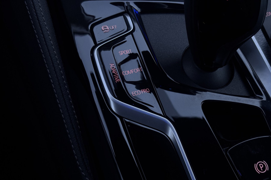 BMW 5 Serie Touring 530i M-Sport | Panodak | Comfortleder | Camera | Head Up | Boxmore Audio | Trekhaak