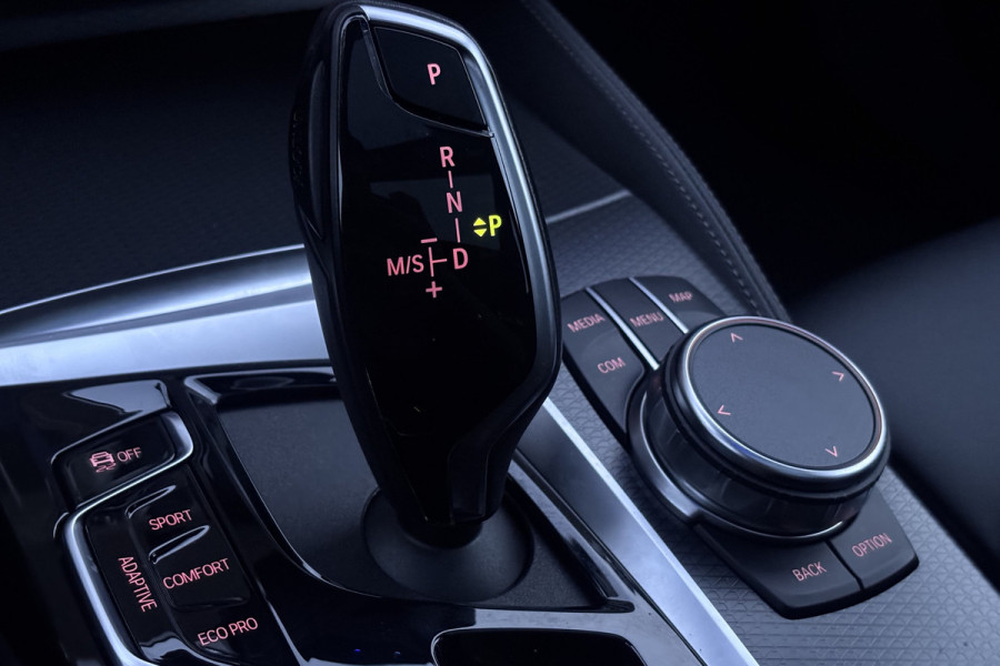 BMW 5 Serie Touring 530i M-Sport | Panodak | Comfortleder | Camera | Head Up | Boxmore Audio | Trekhaak