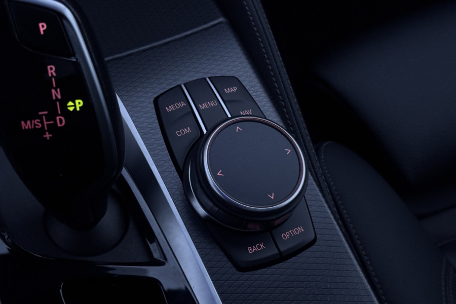 BMW 5 Serie Touring 530i M-Sport | Panodak | Comfortleder | Camera | Head Up | Boxmore Audio | Trekhaak