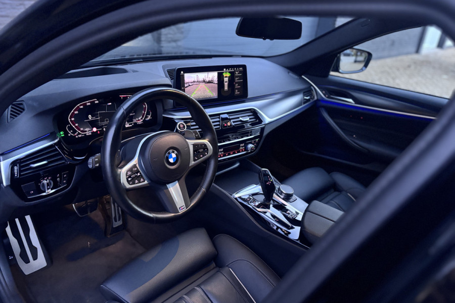 BMW 5 Serie Touring 530i M-Sport | Panodak | Comfortleder | Camera | Head Up | Boxmore Audio | Trekhaak