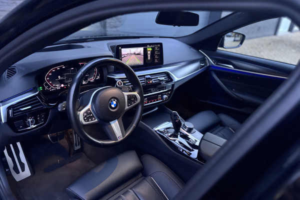 BMW 5 Serie Touring 530i M-Sport | Panodak | Comfortleder | Camera | Head Up | Boxmore Audio | Trekhaak