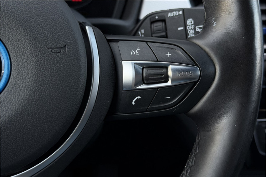 BMW X1 xDrive25e M-Sport | Sportleder | Camera | Stoel + Stuurverwarming | Adaptive Cruise