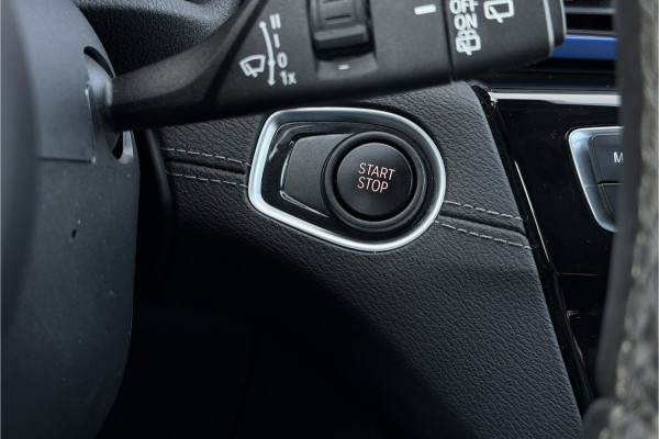 BMW X1 xDrive25e M-Sport | Sportleder | Camera | Stoel + Stuurverwarming | Adaptive Cruise