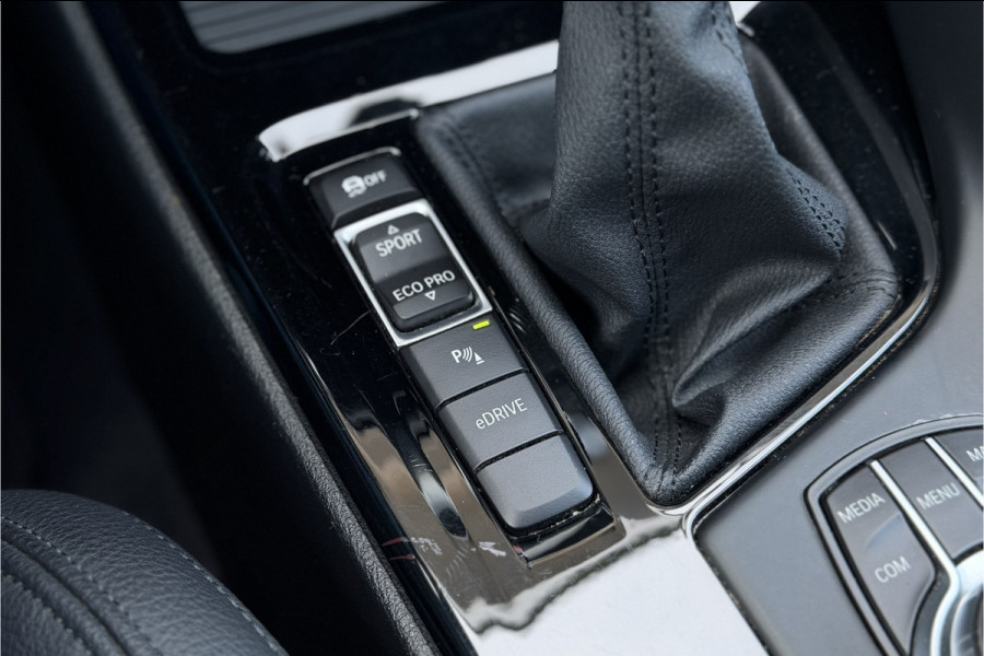 BMW X1 xDrive25e M-Sport | Sportleder | Camera | Stoel + Stuurverwarming | Adaptive Cruise