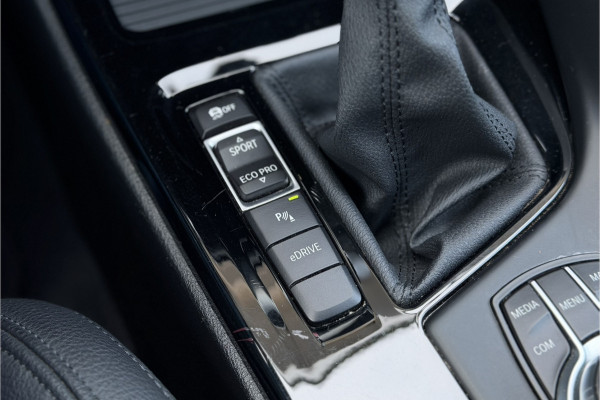 BMW X1 xDrive25e M-Sport | Sportleder | Camera | Stoel + Stuurverwarming | Adaptive Cruise