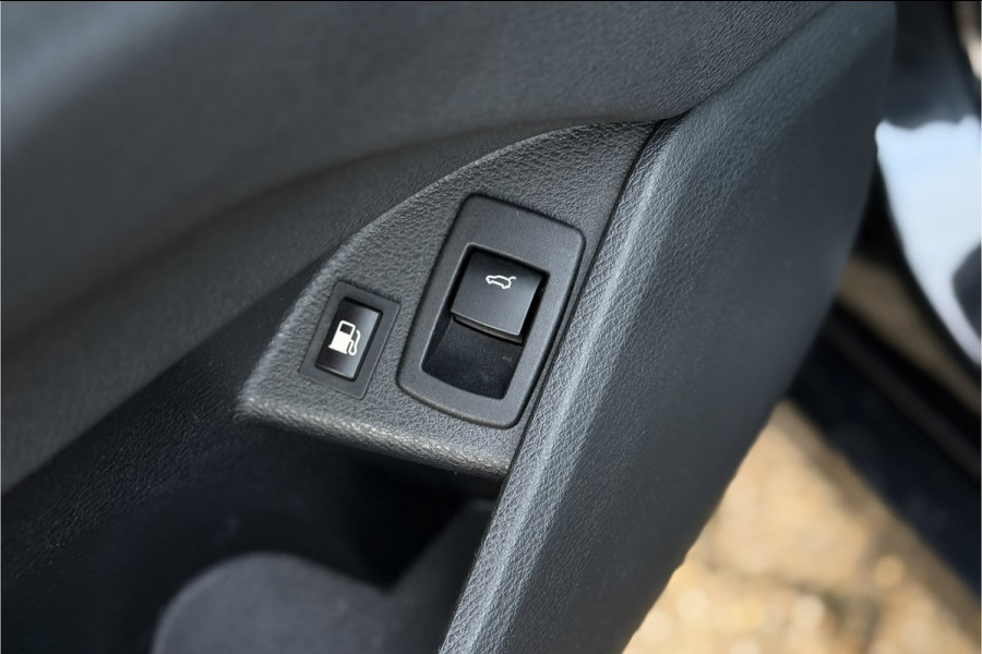 BMW X1 xDrive25e M-Sport | Sportleder | Camera | Stoel + Stuurverwarming | Adaptive Cruise