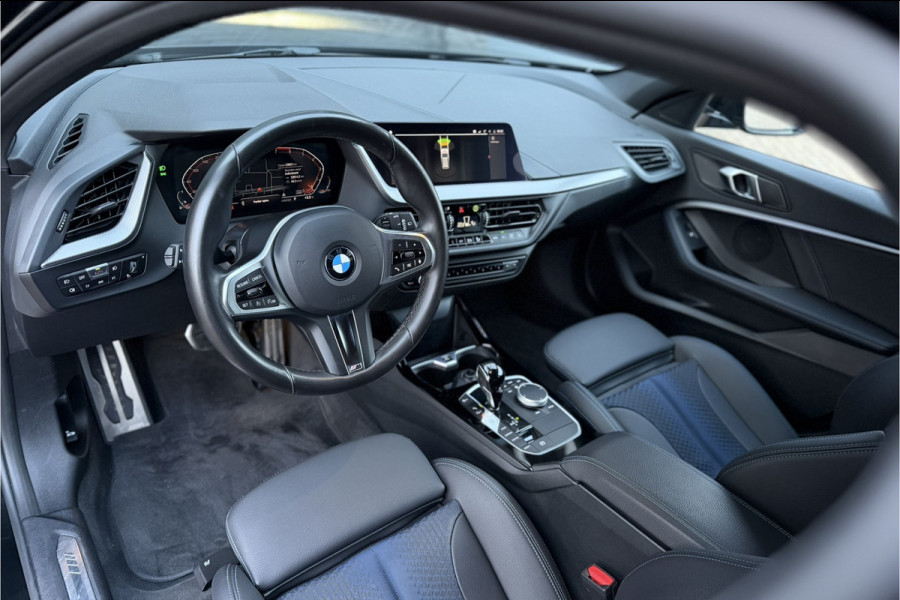 BMW 1-serie 118i M-Sport | Stoelverwarming | Live Cockpit Prof. | Carplay | PDC V & A