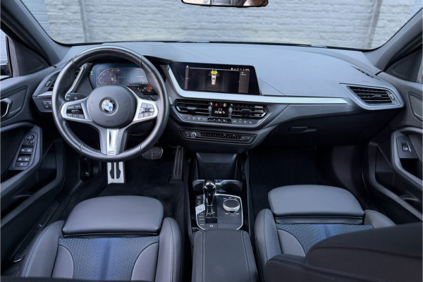 BMW 1-serie 118i M-Sport | Stoelverwarming | Live Cockpit Prof. | Carplay | PDC V & A