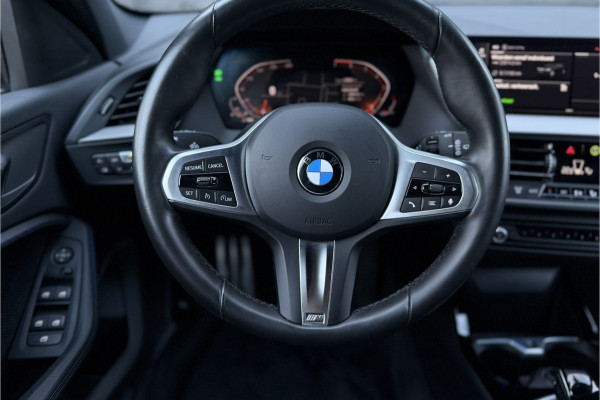 BMW 1-serie 118i M-Sport | Stoelverwarming | Live Cockpit Prof. | Carplay | PDC V & A