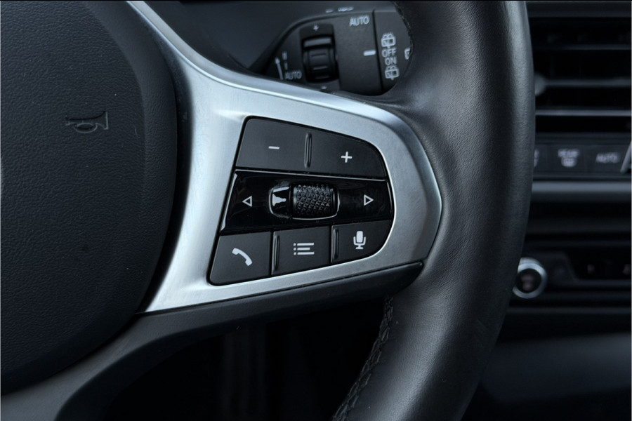 BMW 1-serie 118i M-Sport | Stoelverwarming | Live Cockpit Prof. | Carplay | PDC V & A